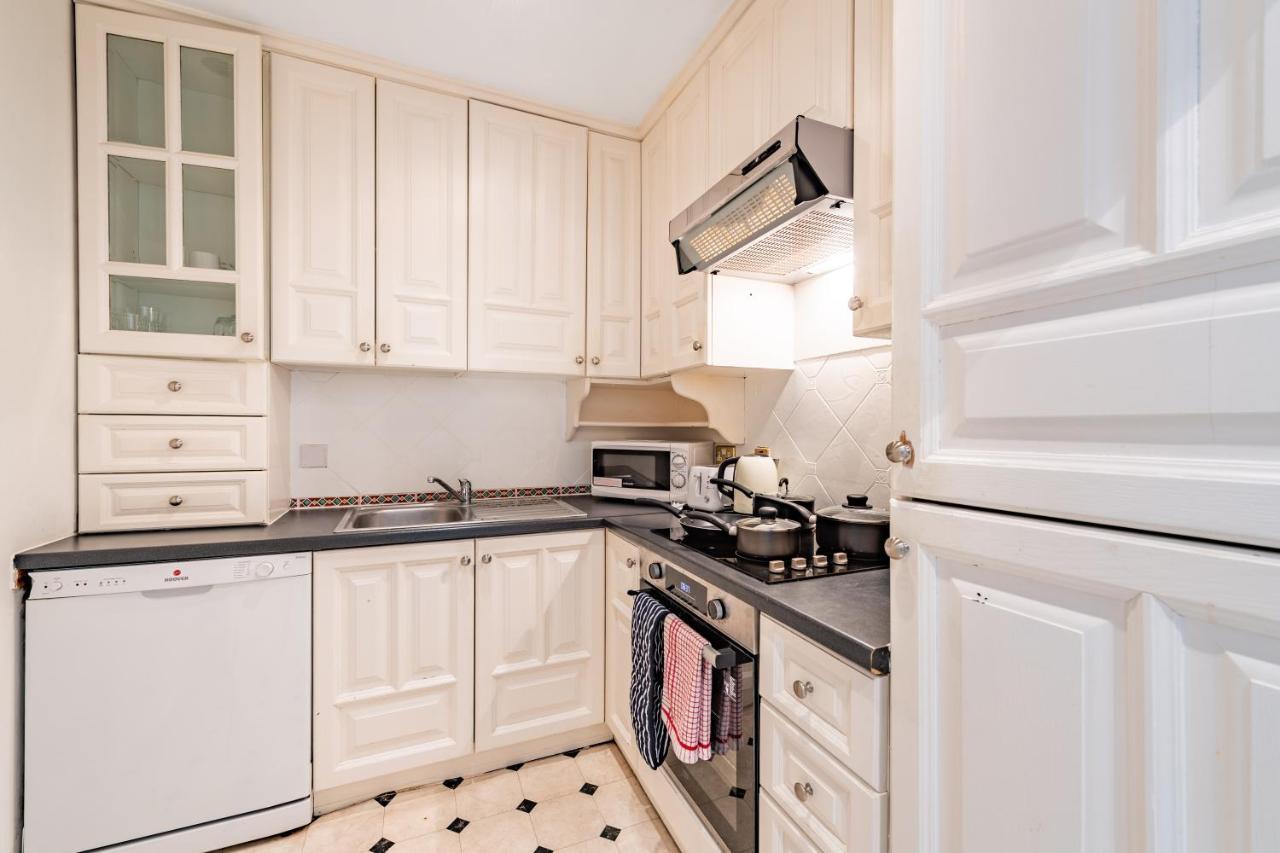 Somerset Court Kensington Apartments Лондон Экстерьер фото
