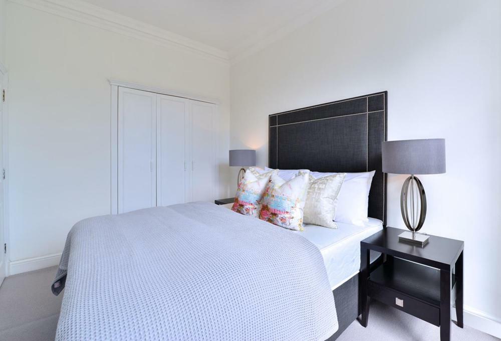 Somerset Court Kensington Apartments Лондон Экстерьер фото